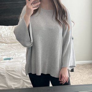 Effortlessly Stylish Ann Taylor Gray Loose Sweater (Size M/L)